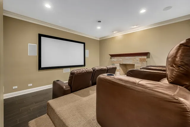 5220 Benton Avenue, Downers Grove, IL 60515