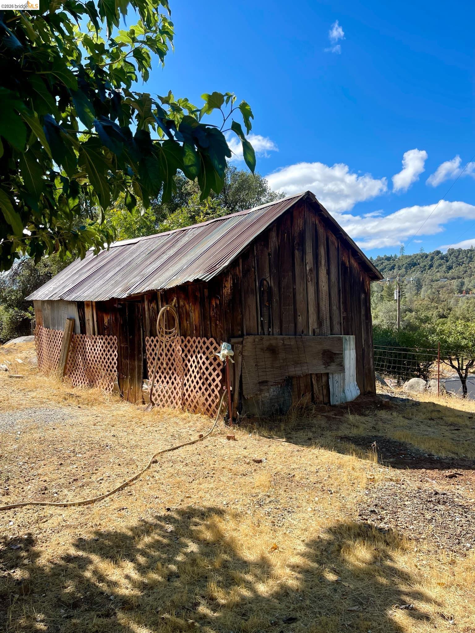 19361 Cherokee Road Tuolumne, CA 95379 - Photo 34 of 41 a view of a house with a yard