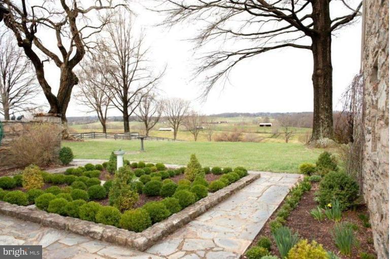3386 Prince Road Marshall, VA 20115 - Photo 15 of 23 Garden