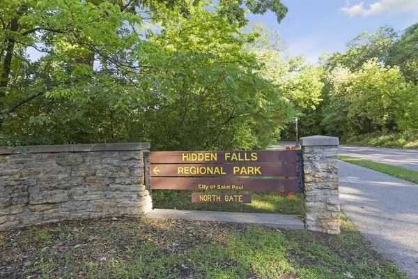 $775,000 | 878 Mississippi River Boulevard South, St. Paul, MN 55116