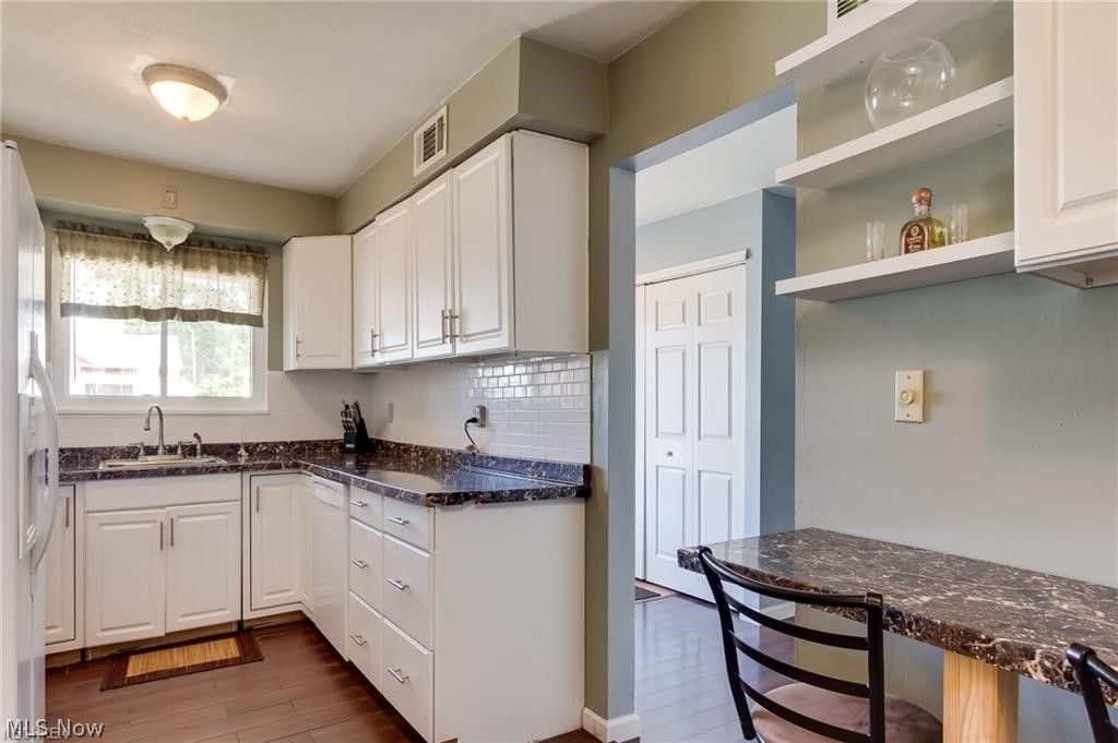 30312 Vineyard Road Willowick, OH 44095 - Photo 7 of 25