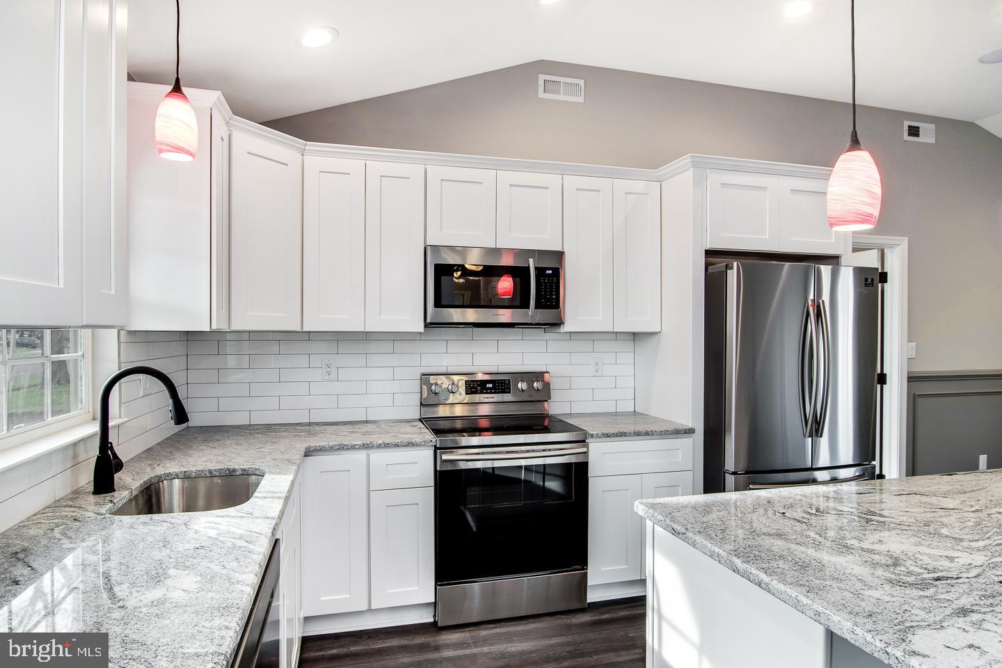 36 Valley Road Levittown, PA 19057 - Photo 2 of 33 Gallery Image 2