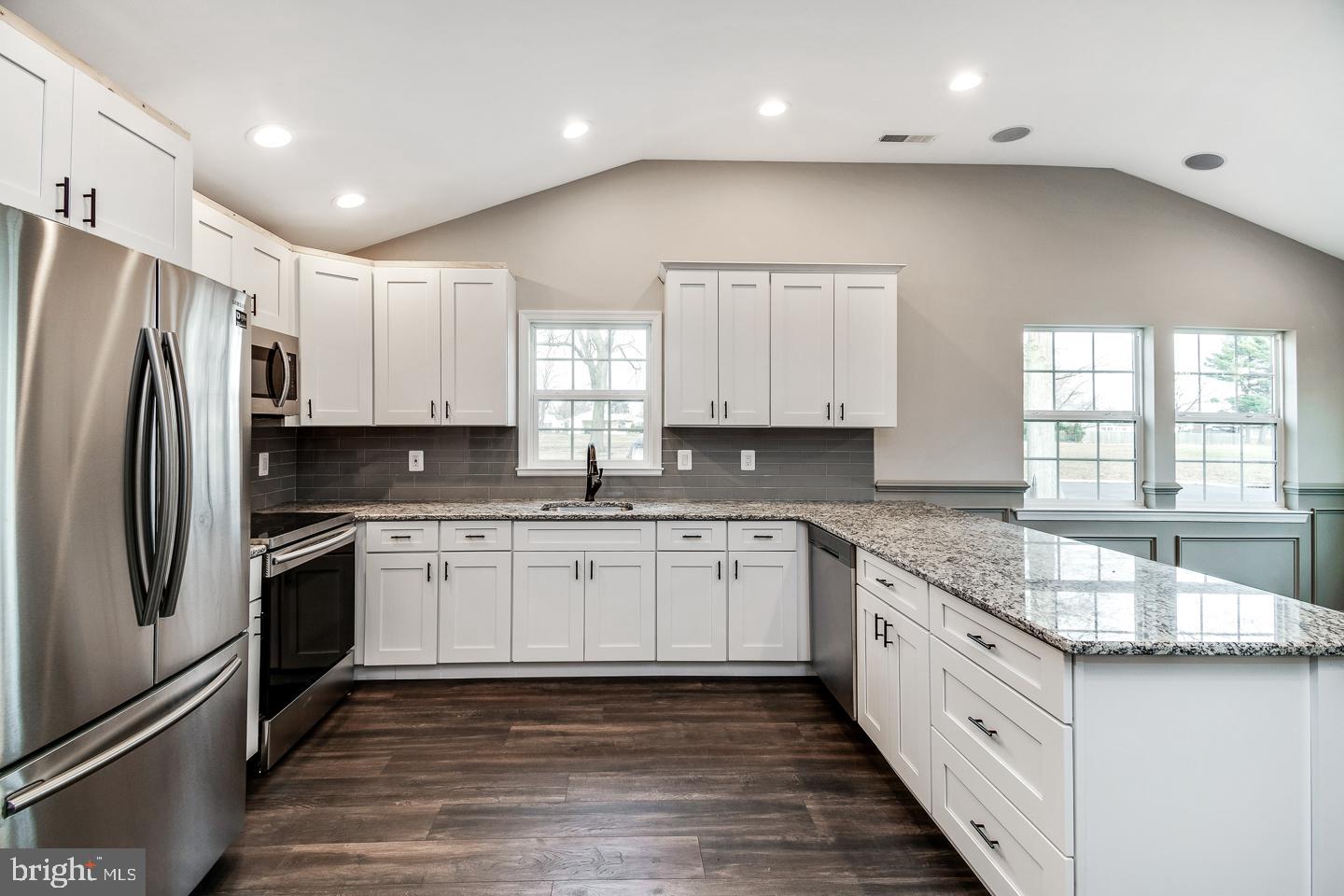 36 Valley Road Levittown, PA 19057 - Photo 4 of 33 Gallery Image 4