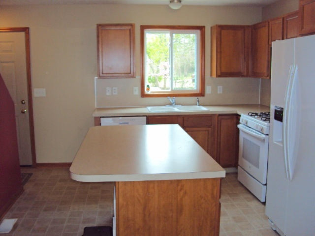 136 Irving Road Middleville, MI 49333 - Photo 3 of 16 kitchen