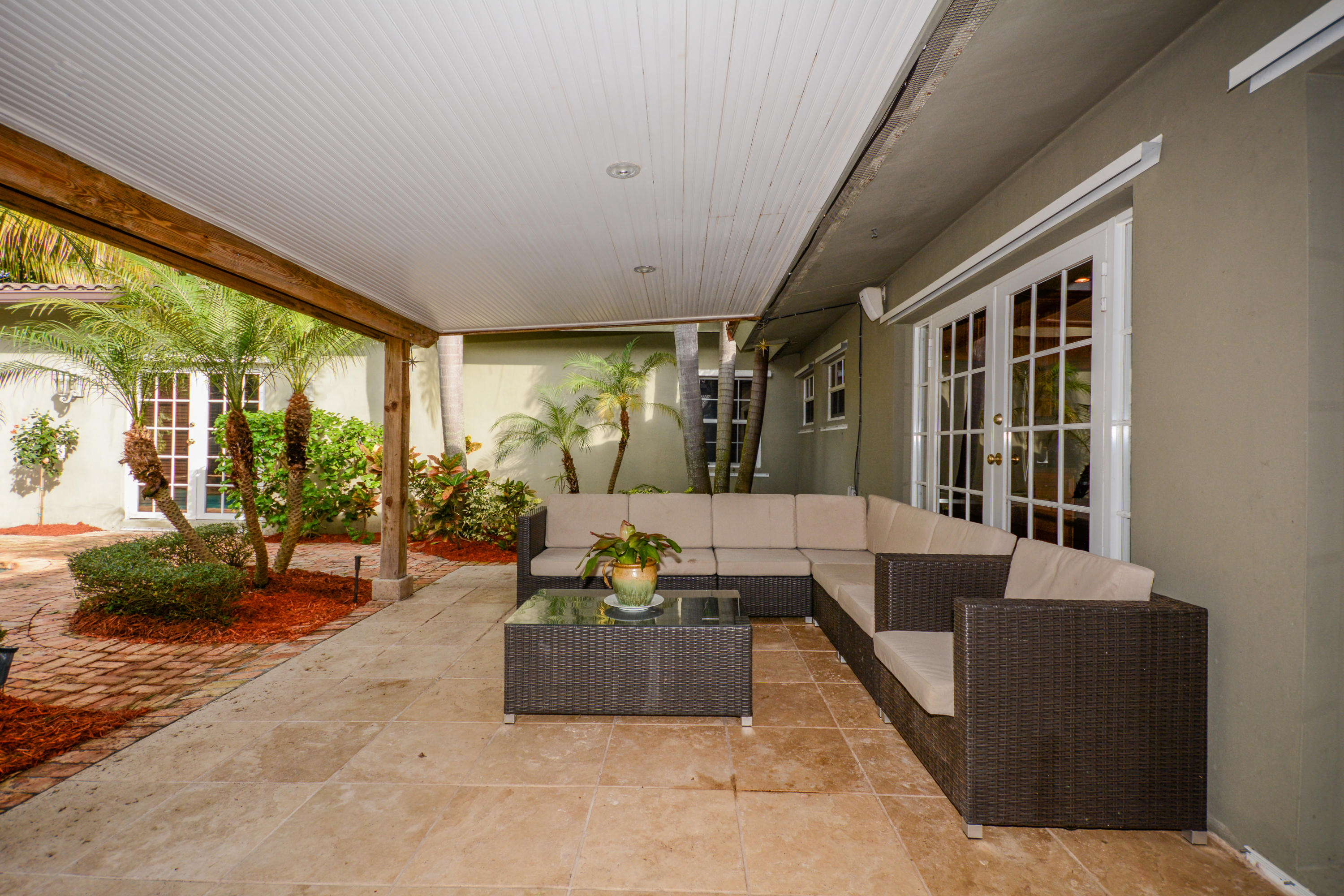225 Northeast 4th Street Boca Raton, FL 33432 - Photo 9 of 22 Covered Patio