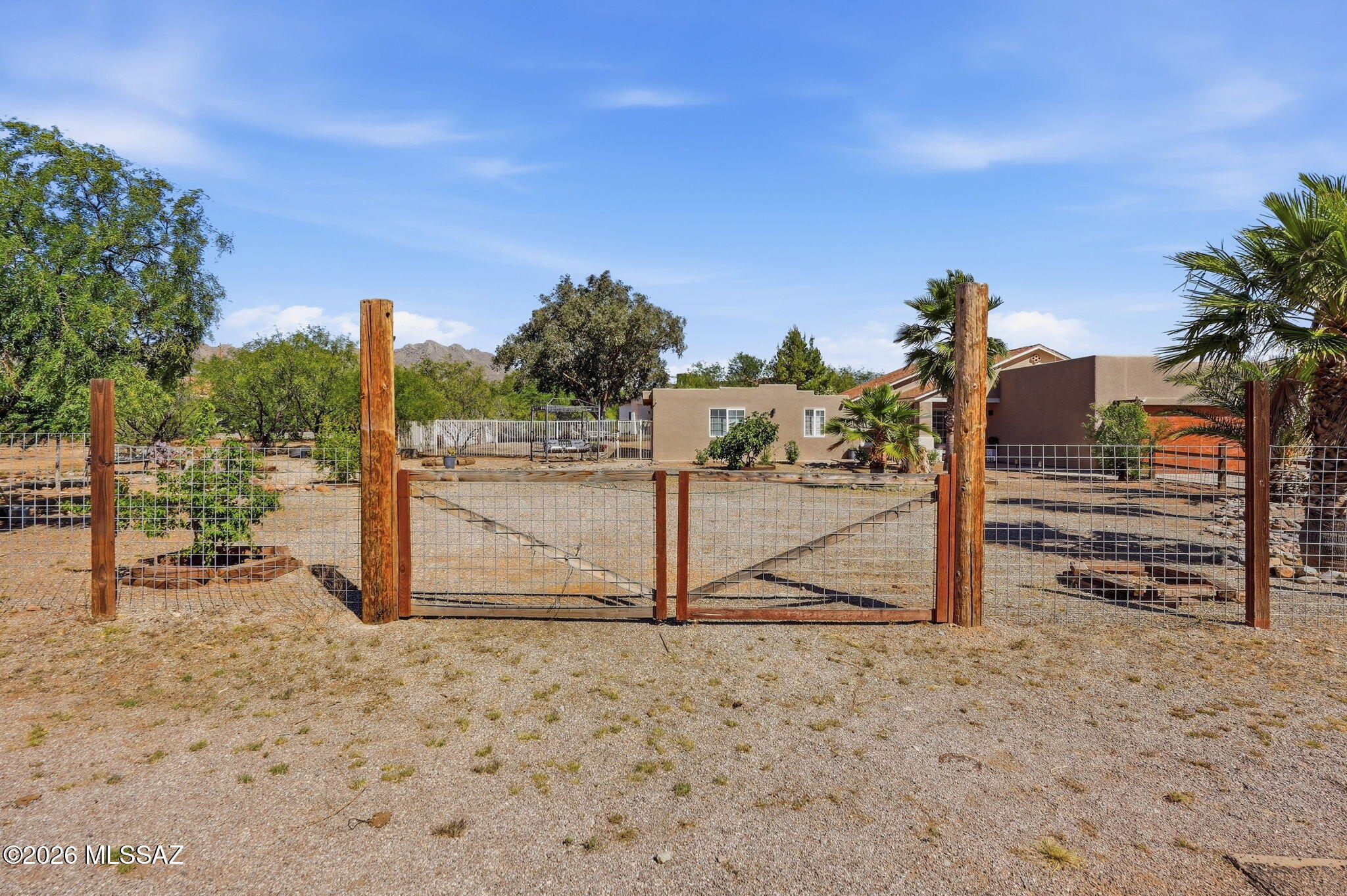 91 Círculo Cortez Rio Rico, AZ 85648 - Photo 5 of 50 Front gate