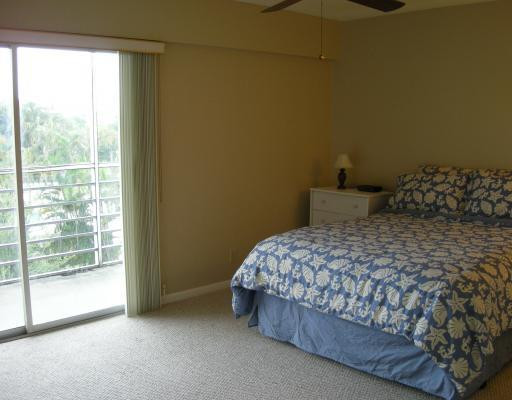 202 Mansfield East, Unit E Boca Raton, FL 33434 - Photo 6 of 16 Master Bedroom