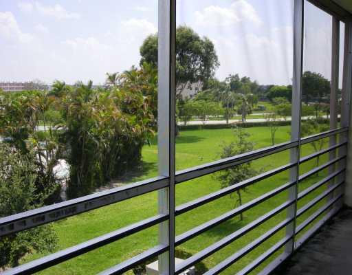 202 Mansfield East, Unit E Boca Raton, FL 33434 - Photo 7 of 16 View