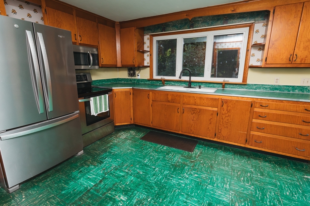40 Newell Pond Road Greenfield, MA 01301 - Photo 11 of 41