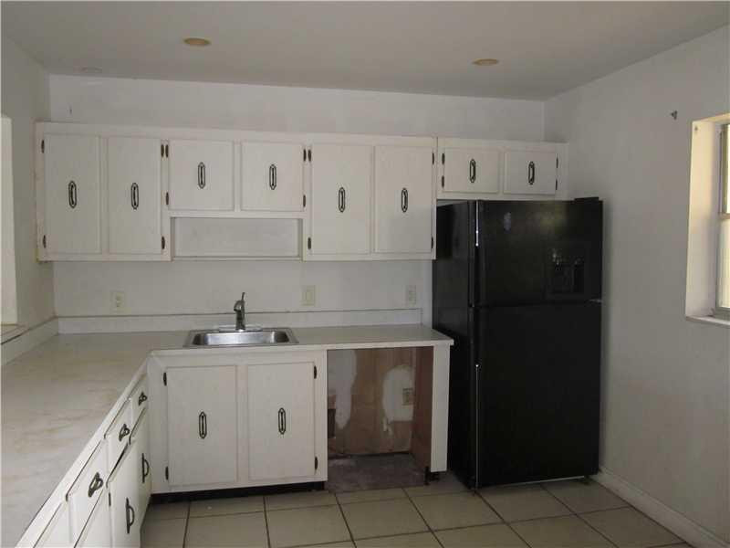 4131 Stirling Road, Unit 207 Davie, FL 33314 - Photo 3 of 13 Kitchen