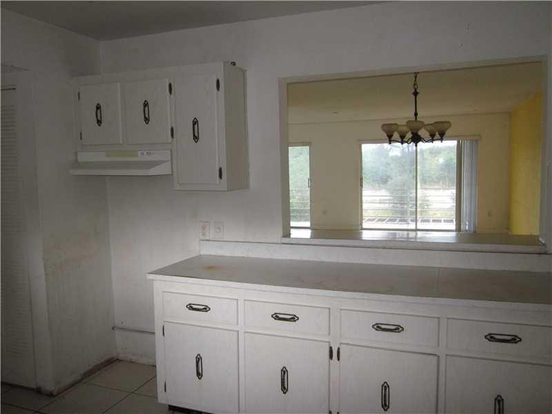 4131 Stirling Road, Unit 207 Davie, FL 33314 - Photo 5 of 13 Kitchen