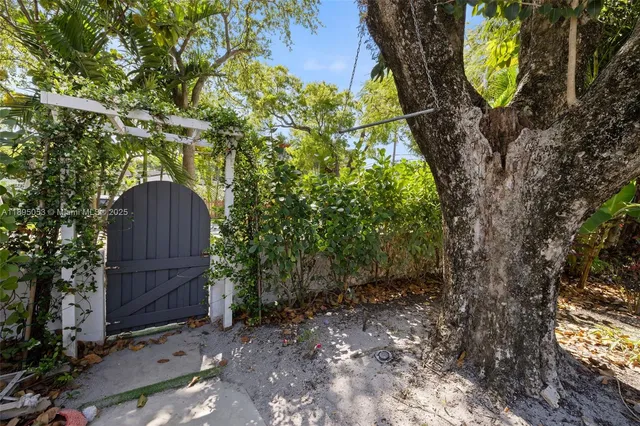 $7,500 | 90 Northeast 106th Street, Miami Shores, FL 33138