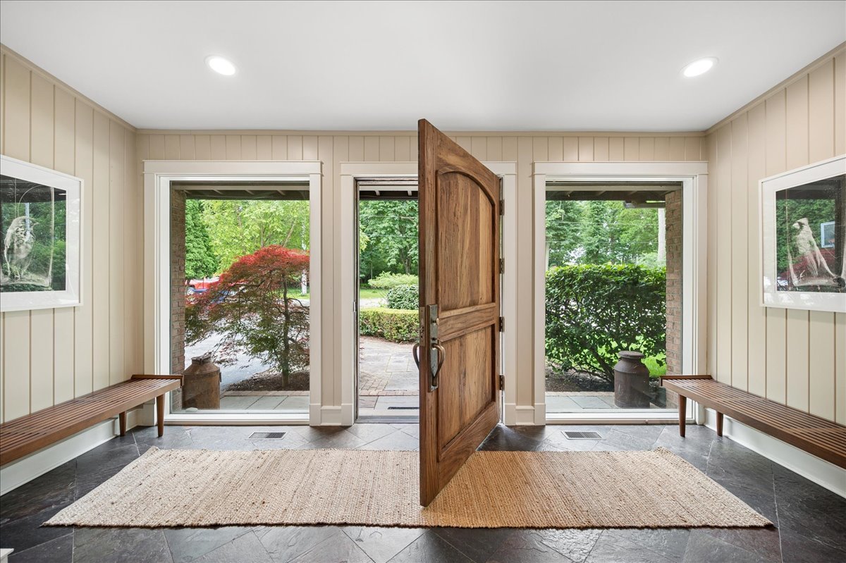 687 Birch Road Glencoe, IL 60022 - Photo 2 of 31 Gallery Image 2
