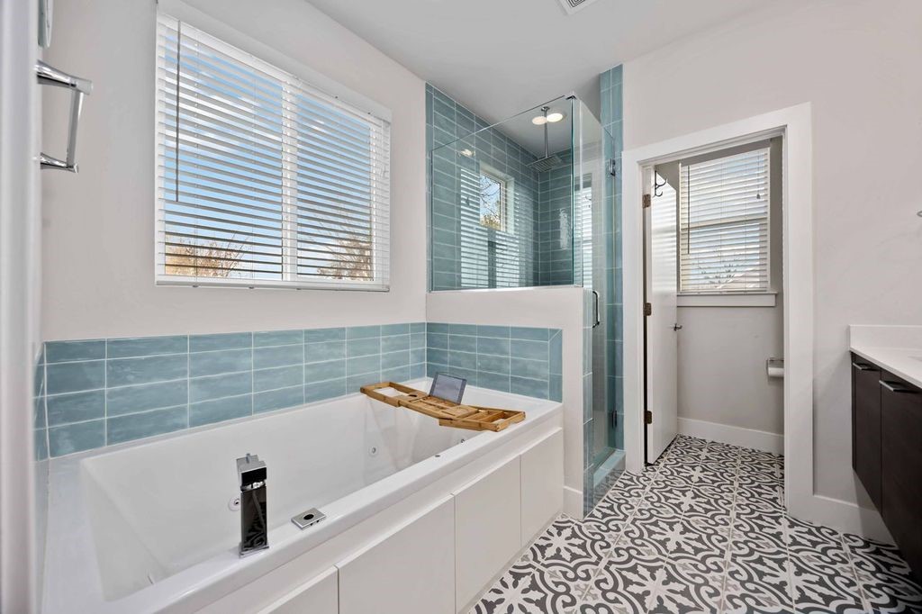 2314 Gagne Street Houston, TX 77020 - Photo 16 of 28 a bathroom with a bathtub and a shower