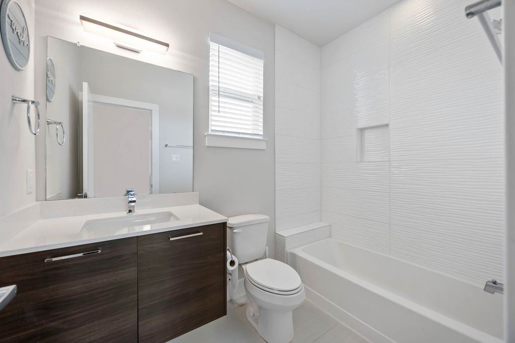 2314 Gagne Street Houston, TX 77020 - Photo 20 of 28 a bathroom with a sink a toilet and a bathtub