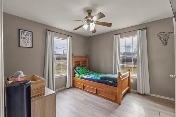 $194,900 | 914 South Chatfield Street, Ennis, TX 75119