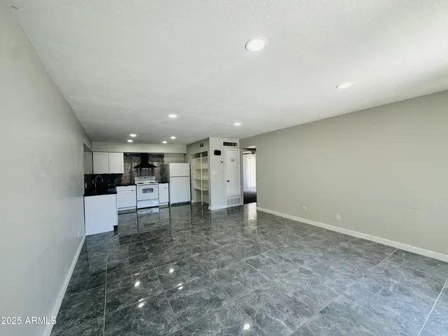 $1,400 | 2675 East Silk Oak Drive, Tempe, AZ 85288