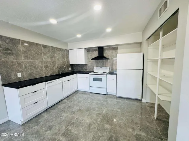 $1,400 | 2675 East Silk Oak Drive, Tempe, AZ 85288