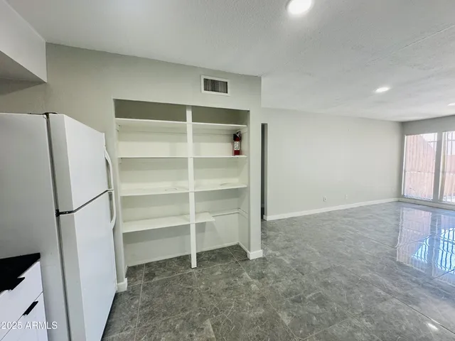 $1,400 | 2675 East Silk Oak Drive, Tempe, AZ 85288