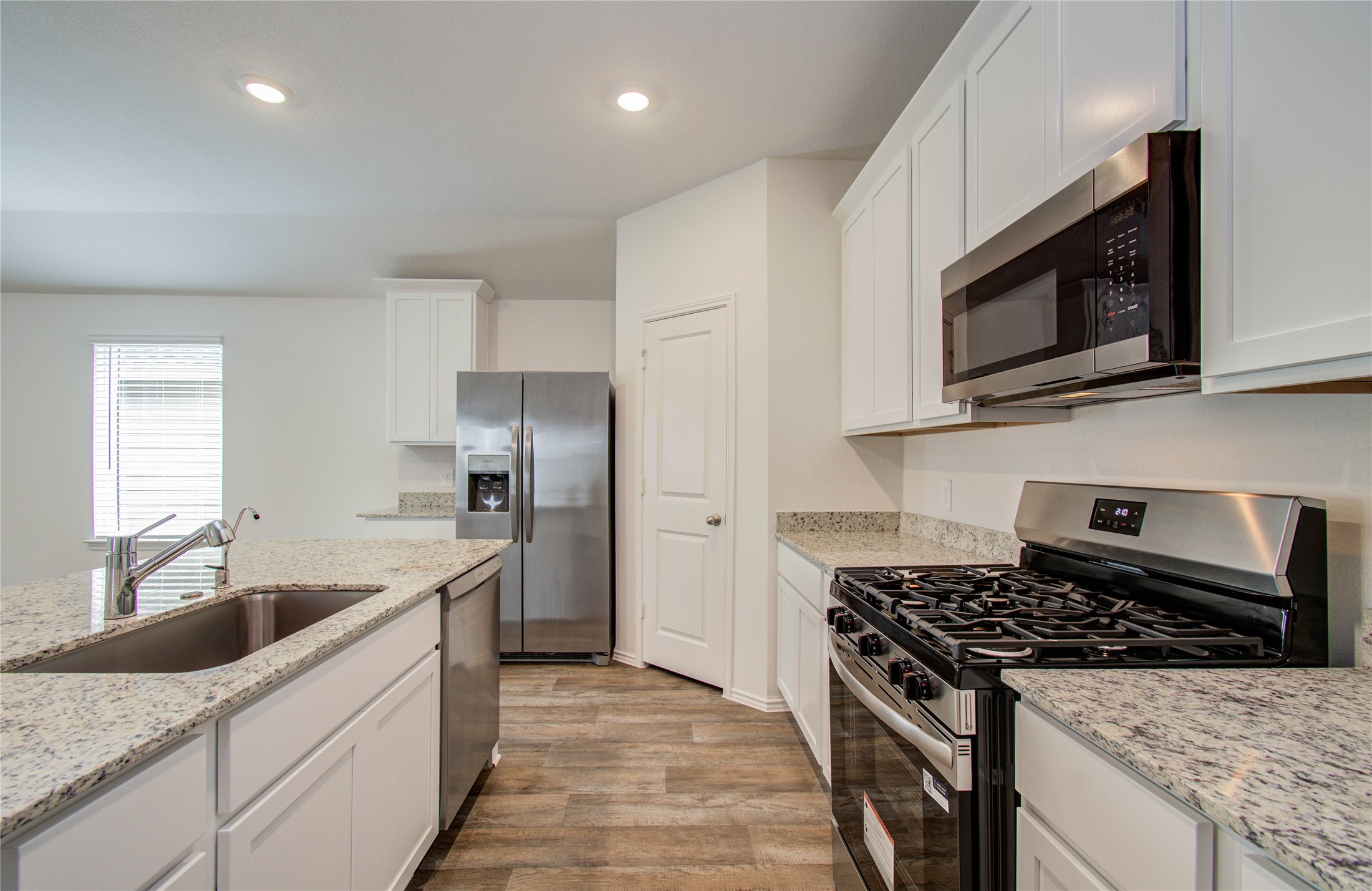 3803 Zoeys Way Fulshear, TX 77423 - Photo 8 of 36