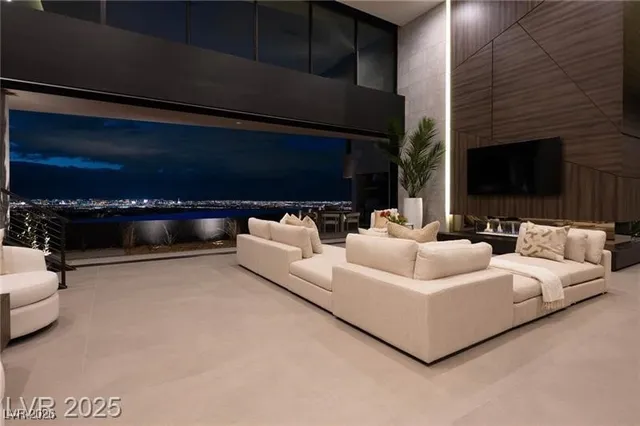 $12,600,000 | 12 Chisel Crest Court, Henderson, NV 89012