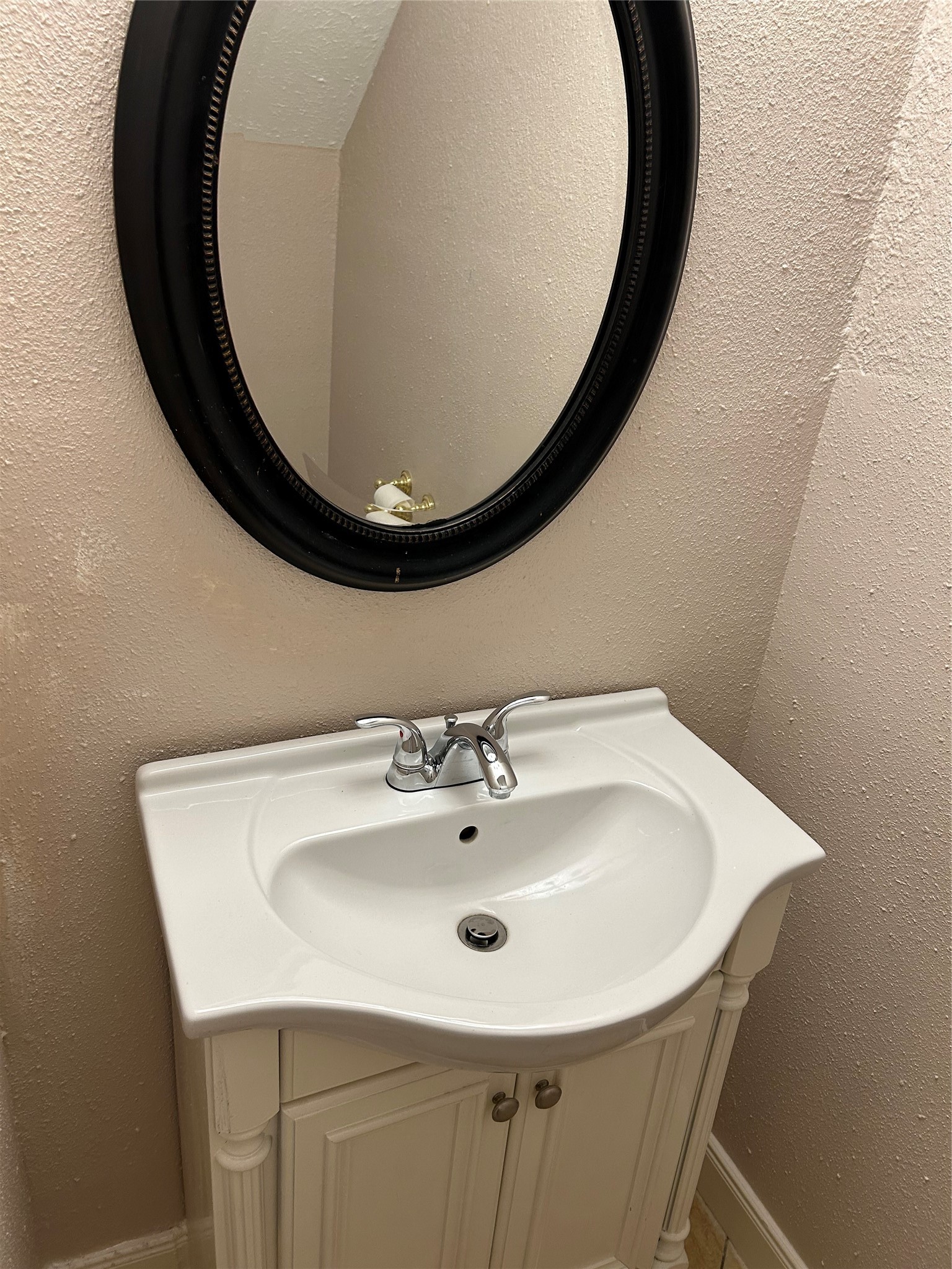 20333 Fieldtree Drive Humble, TX 77338 - Photo 8 of 23 a bathroom with a sink and a mirror