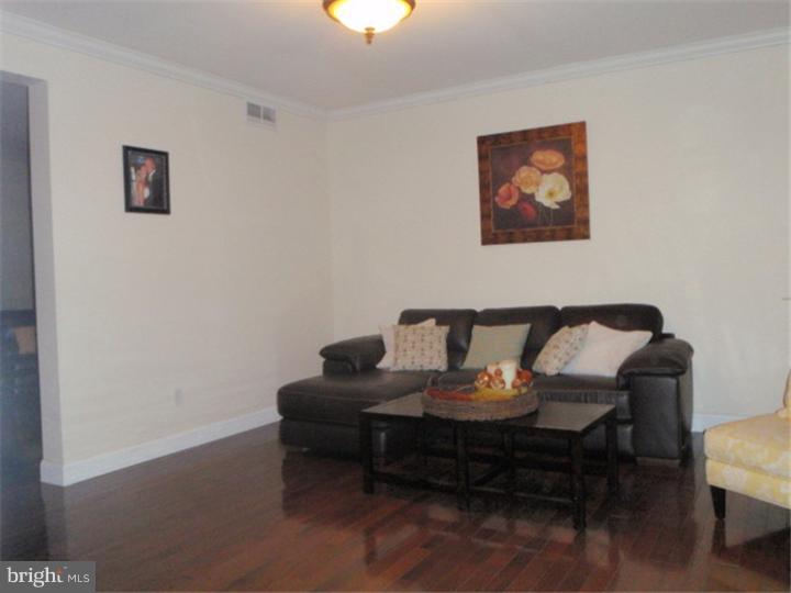 267 Earnest Garton Road Alloway, NJ 08302 - Photo 8 of 17 Living Room