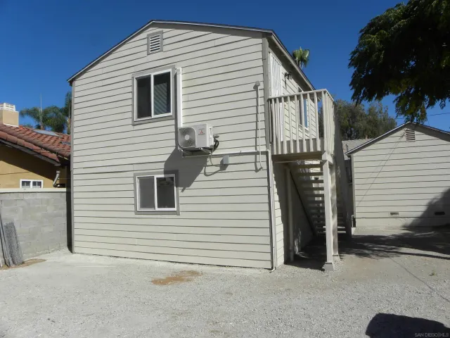 a view of a house with a backyard