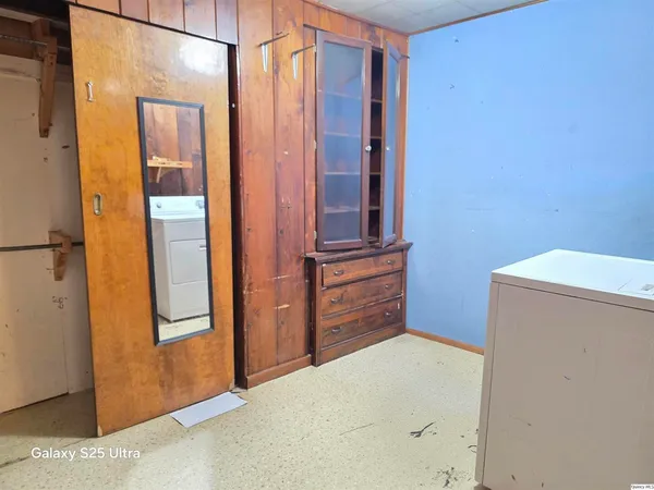 a view of walk in closet