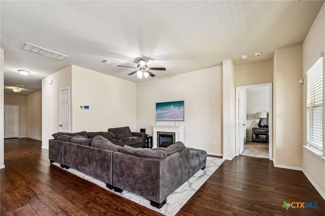 204 Bainbridge Road Temple, TX 76502 - Photo 9 of 43 Living Room