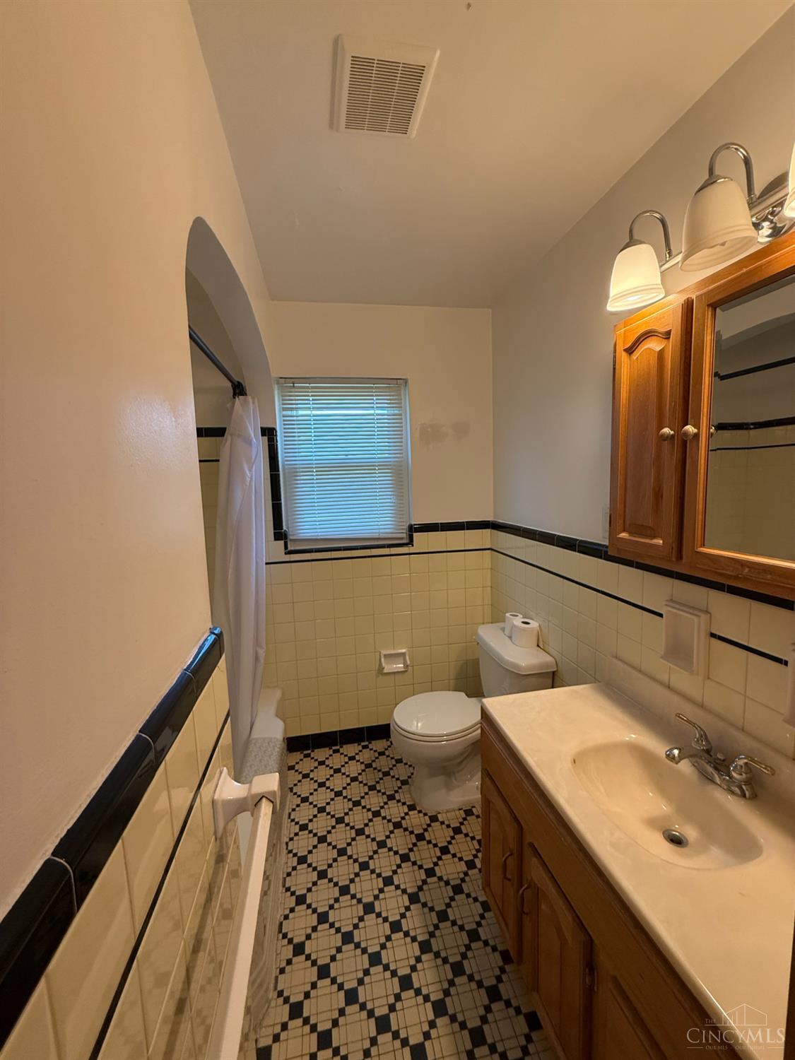 7609 Forest Road Cincinnati, OH 45230 - Photo 10 of 28 Gallery Image 10