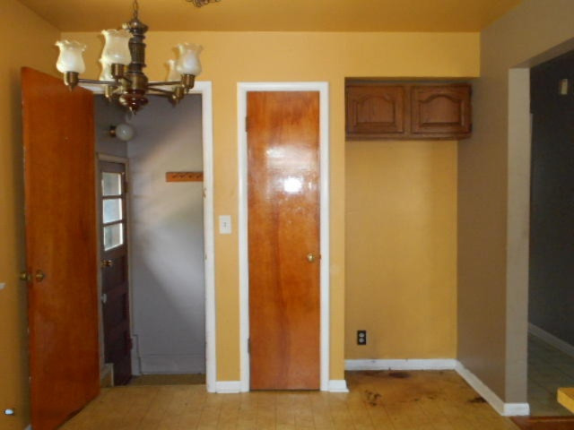1080 Drexel Road Muskegon, MI 49441 - Photo 11 of 18 263-467091 Eating Area In Kitchen