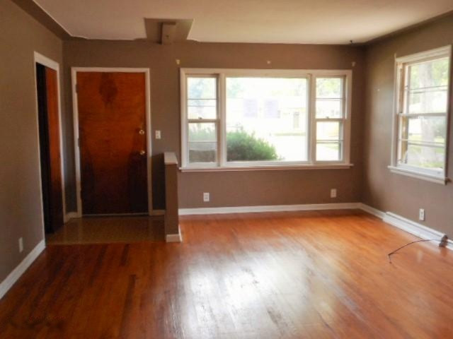 1080 Drexel Road Muskegon, MI 49441 - Photo 8 of 18 263-467091 Living Room