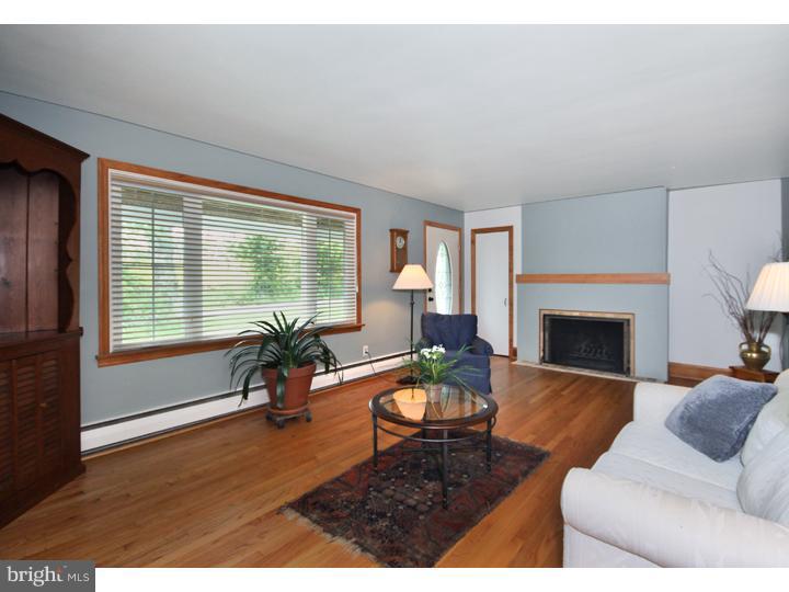 240 Mapleflower Road Glenmoore, PA 19343 - Photo 5 of 25 Living Room