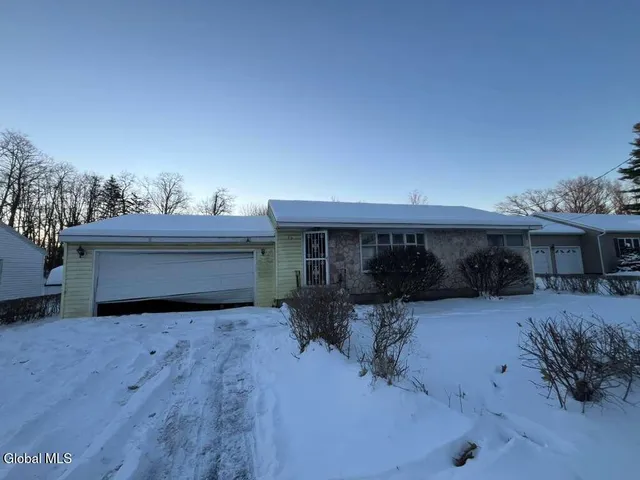 $199,999 | 72 Cordell Road, Colonie, NY 12304