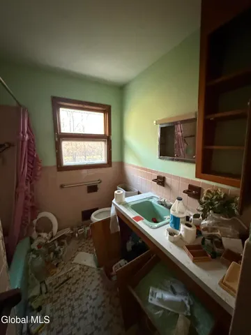 $199,999 | 72 Cordell Road, Colonie, NY 12304