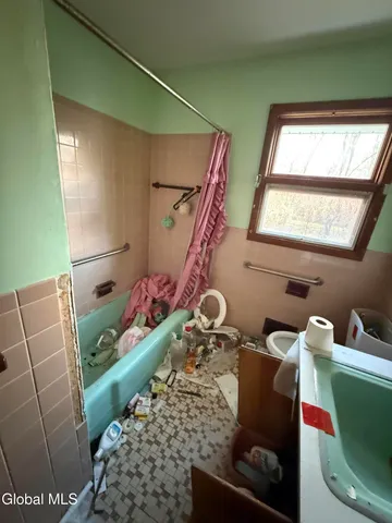 $199,999 | 72 Cordell Road, Colonie, NY 12304