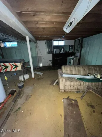 $199,999 | 72 Cordell Road, Colonie, NY 12304