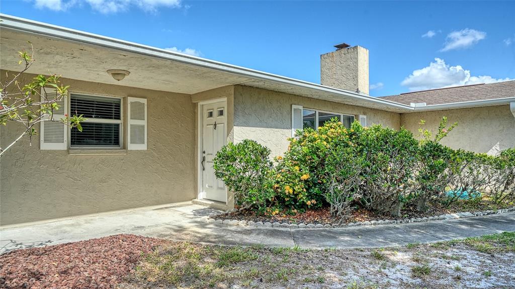 1546 Georgetowne Lane Sarasota, FL 34232 - Photo 5 of 36