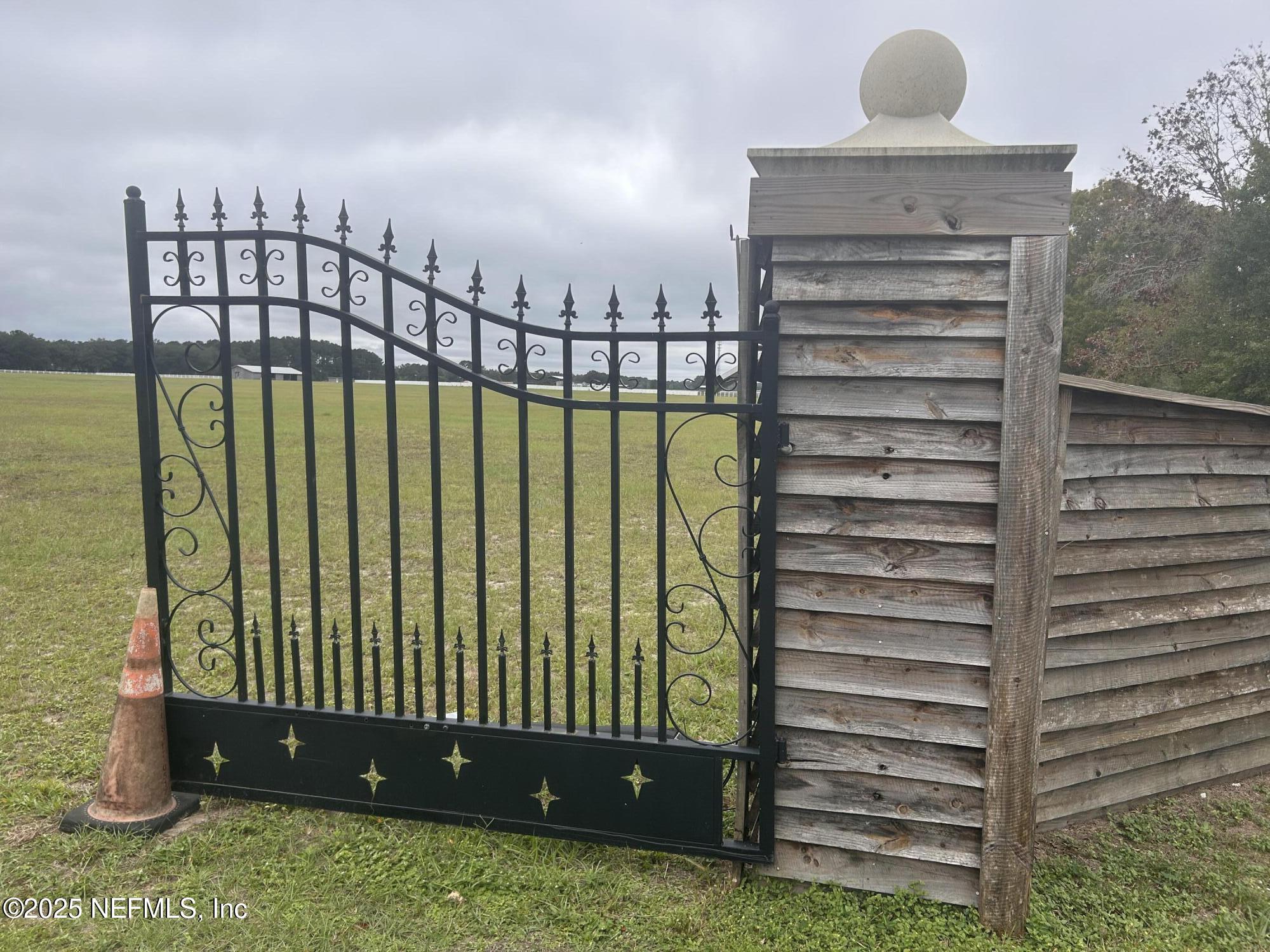 5411 State Road 21 Keystone Heights, FL 32656 - Photo 19 of 31 a view of a balcony with an outdoor space