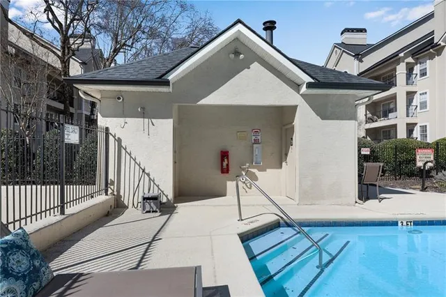 a view of entryway with a front door