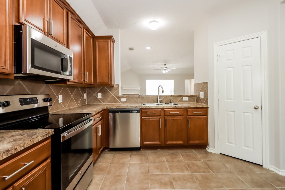 21947 Gosling Cedar Place Spring, TX 77388 - Photo 9 of 16