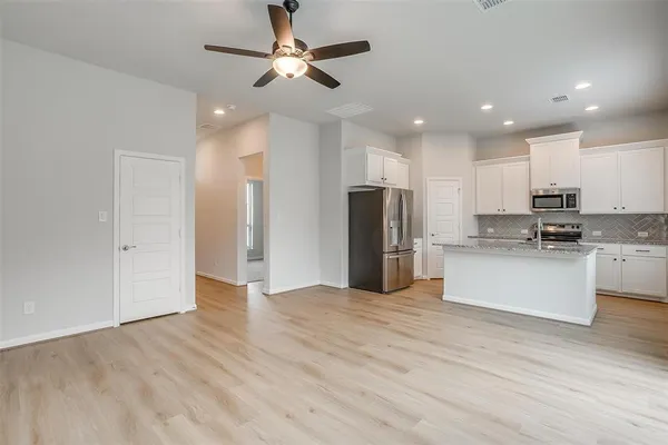 $2,206 | 6138 Lavanda Avenue, Fort Worth, TX 76126