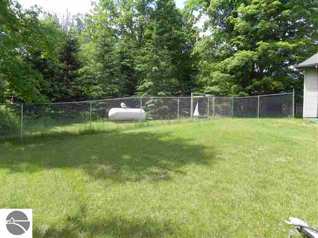 9195 Hodge Road Kingsley, MI 49649 - Photo 4 of 24 1747562-3.JPG