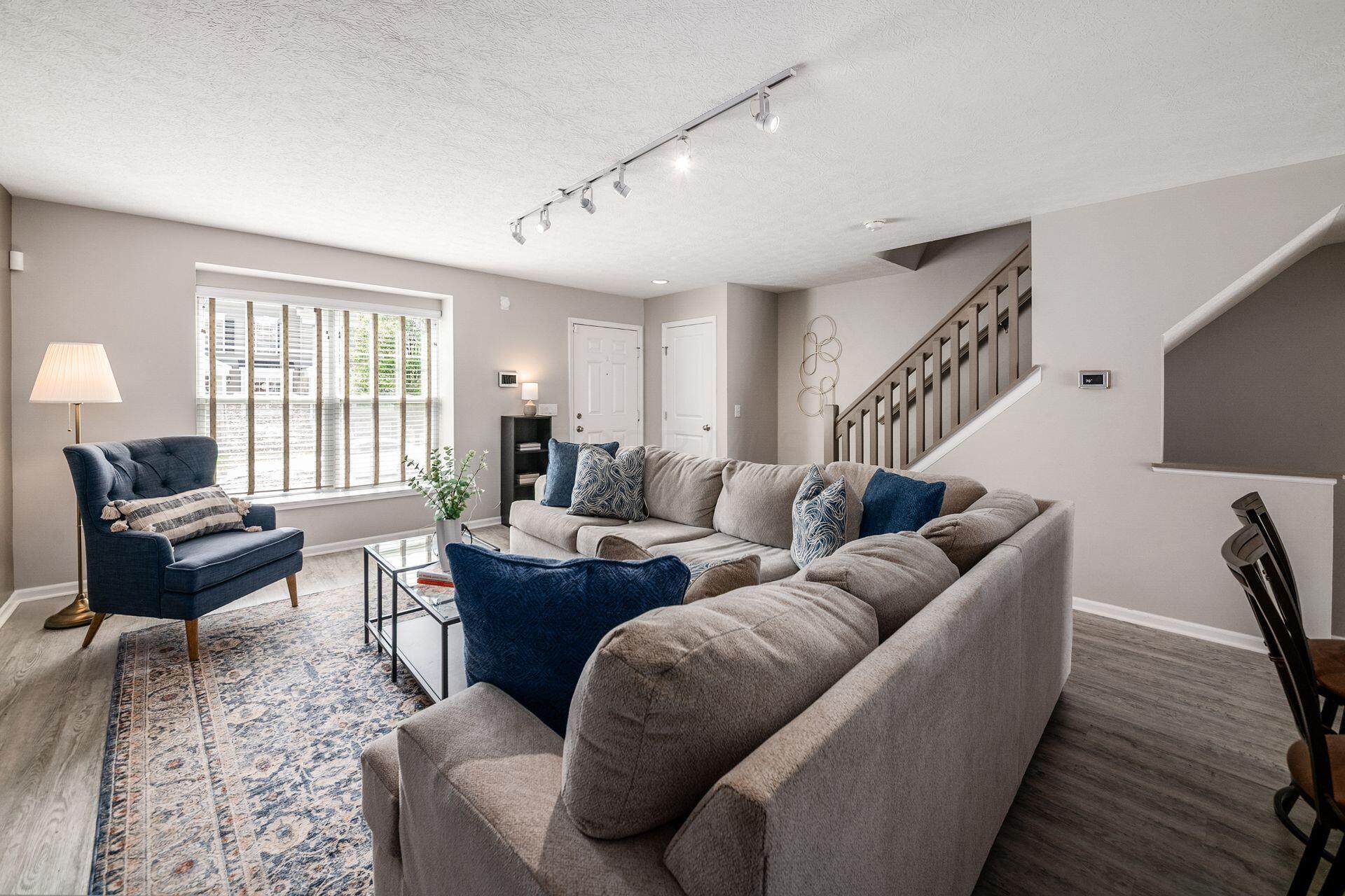 6206 Needletail Road, Unit 66 Columbus, OH 43230 - Photo 3 of 29 FAMILY ROOM