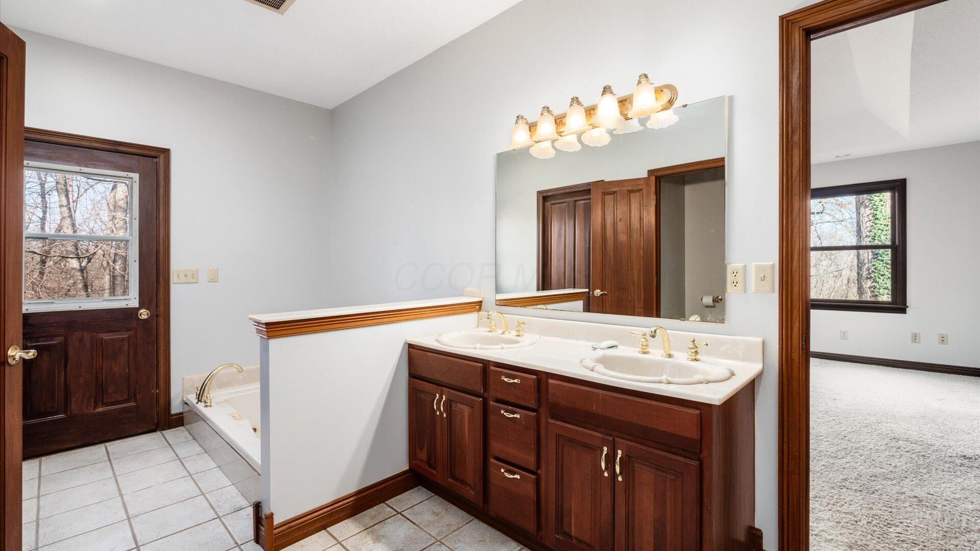 18988 Claypool Road Nashport, OH 43830 - Photo 19 of 50 First Floor Suite 4
