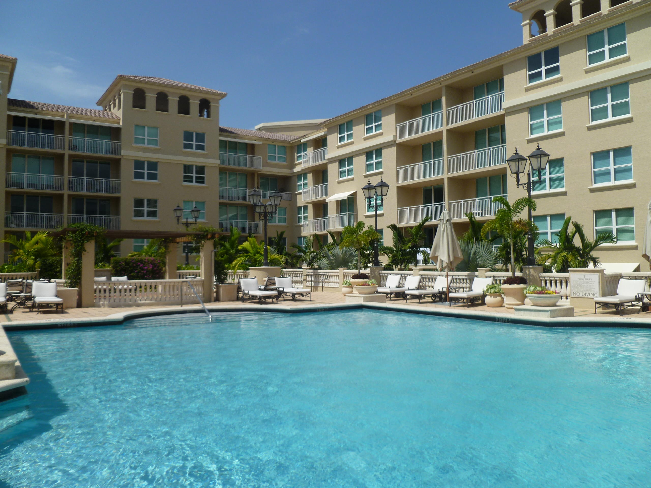 99 Southeast Mizner Boulevard, Unit 712 Boca Raton, FL 33432 - Photo 23 of 35 Pool