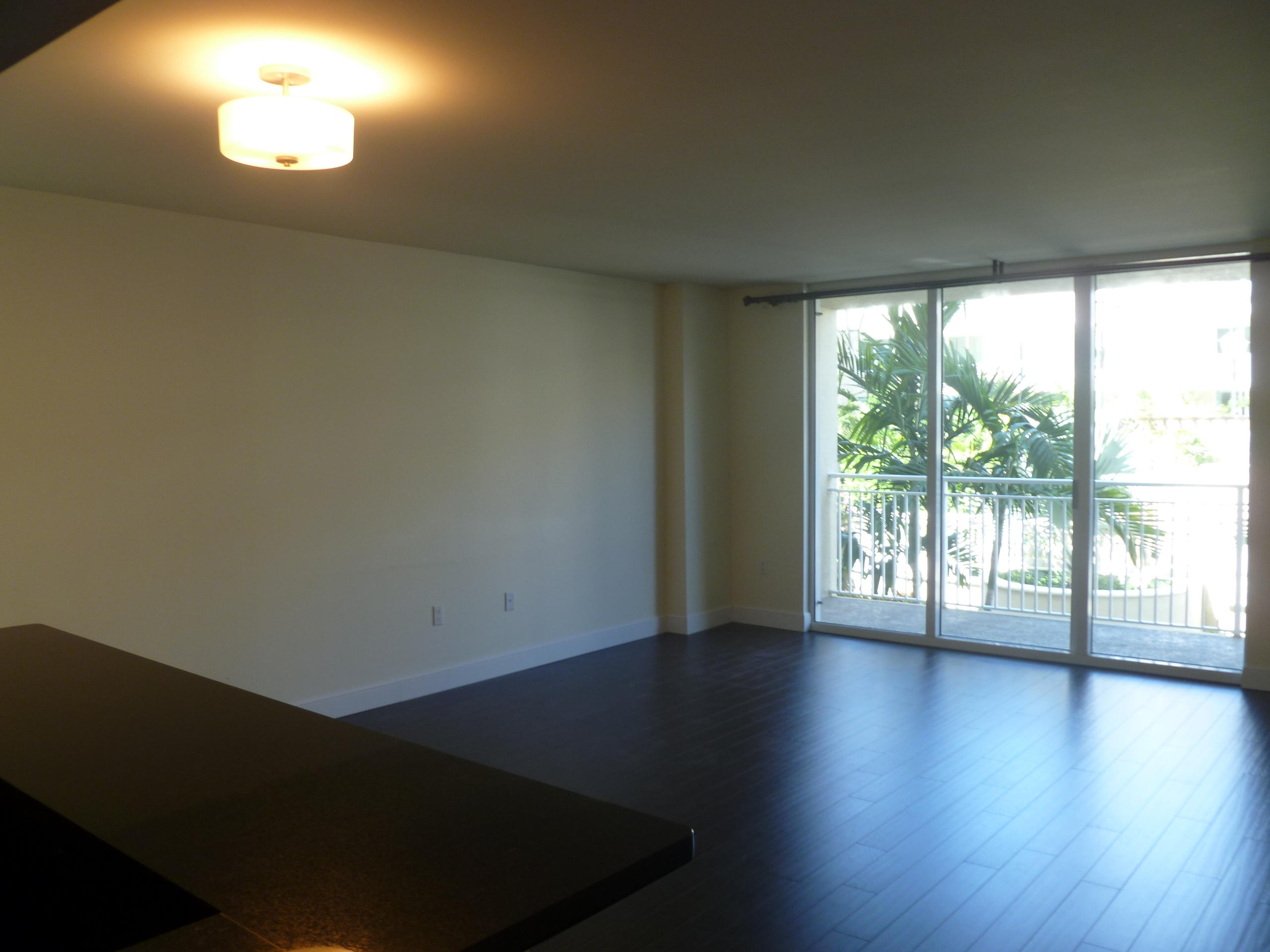 99 Southeast Mizner Boulevard, Unit 712 Boca Raton, FL 33432 - Photo 3 of 35 Living Room