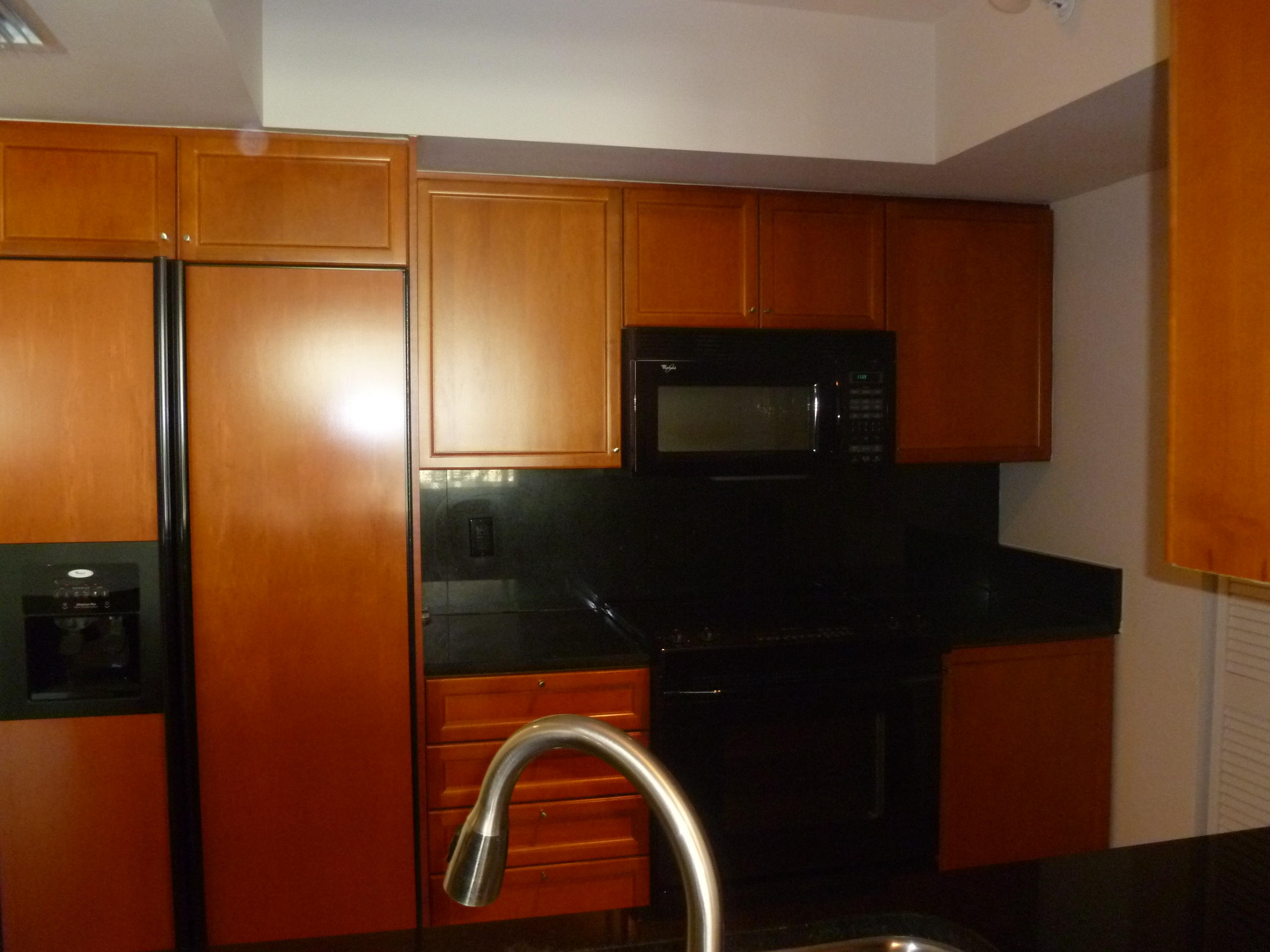 99 Southeast Mizner Boulevard, Unit 712 Boca Raton, FL 33432 - Photo 5 of 35 Kitchen