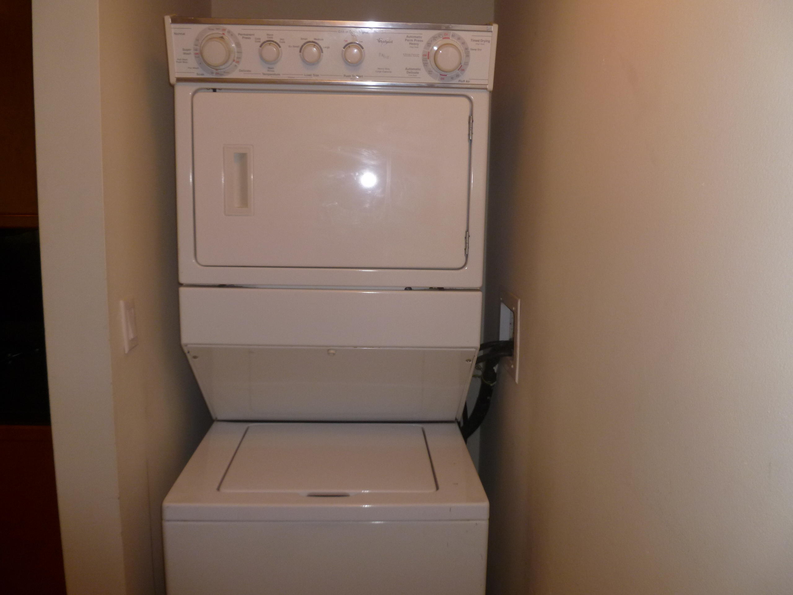 99 Southeast Mizner Boulevard, Unit 712 Boca Raton, FL 33432 - Photo 9 of 35 Laundry
